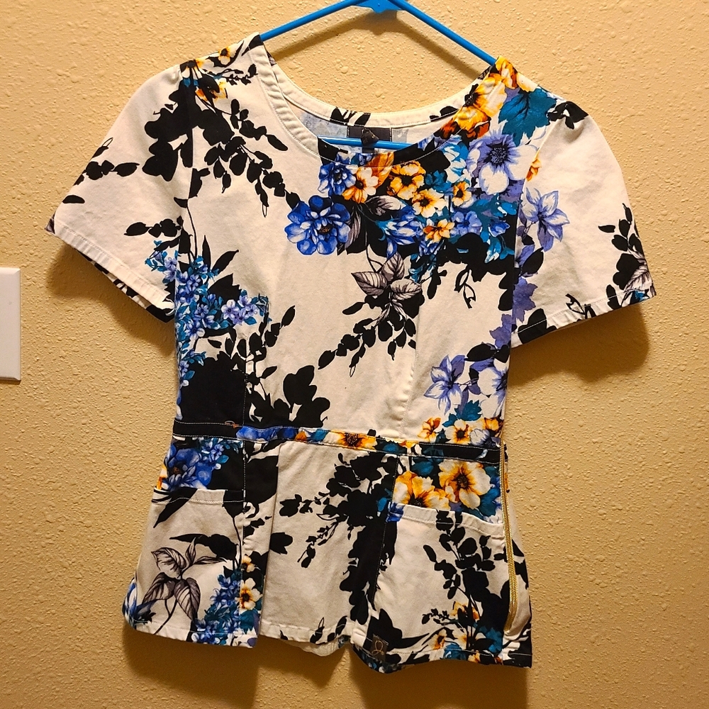 Jaanuu Floral Scrub Top